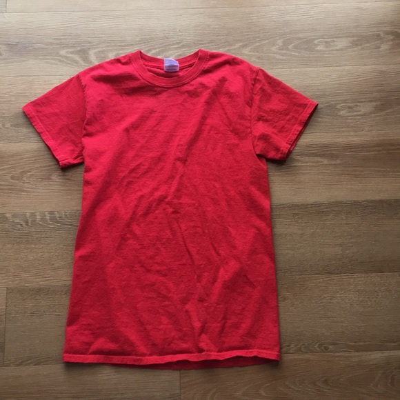 plain red tee shirt